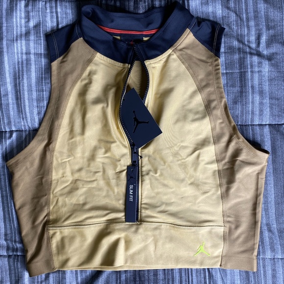 Jordan Women’s - STRETCH CROP TOP - Picture 3 of 4